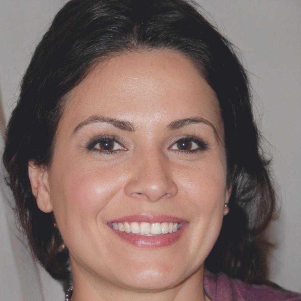 Porträt von Klara Bergmann, Compliance-Spezialistin für Finanzdienstleistungen